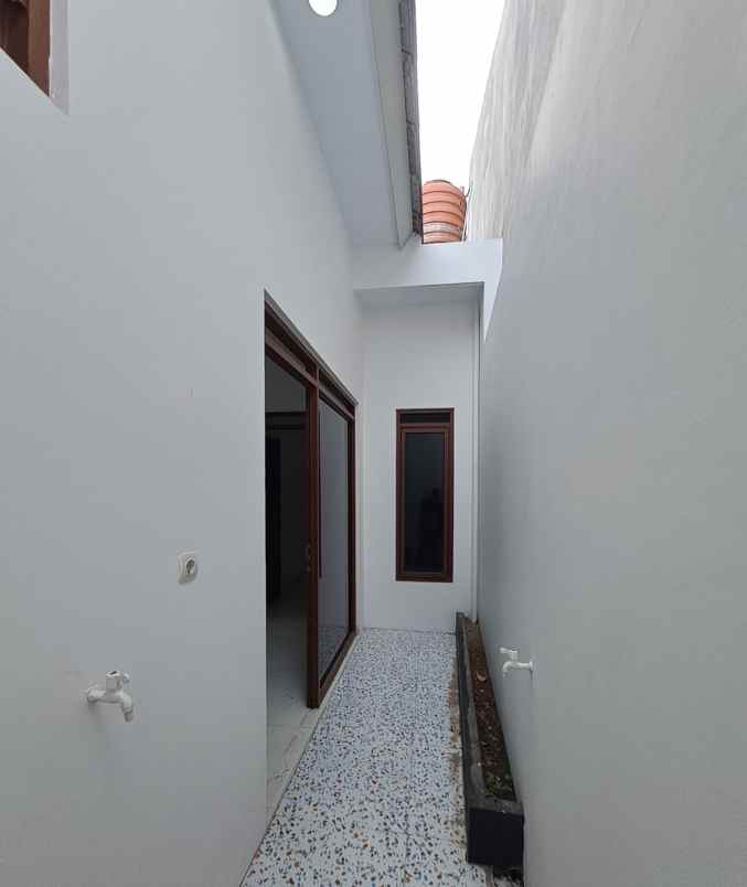dijual rumah jambidan