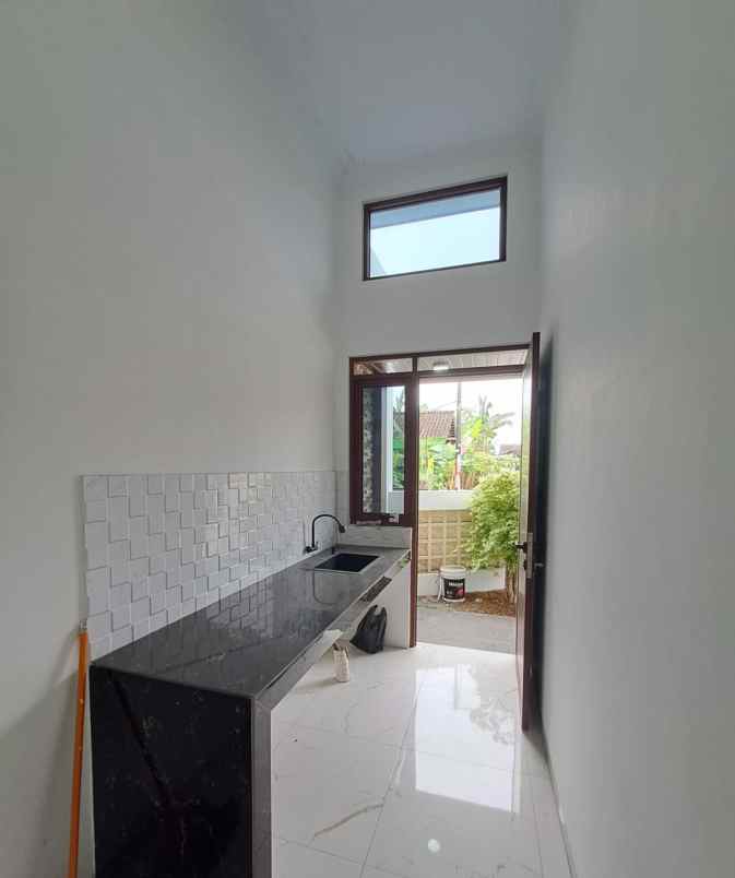 dijual rumah jambidan