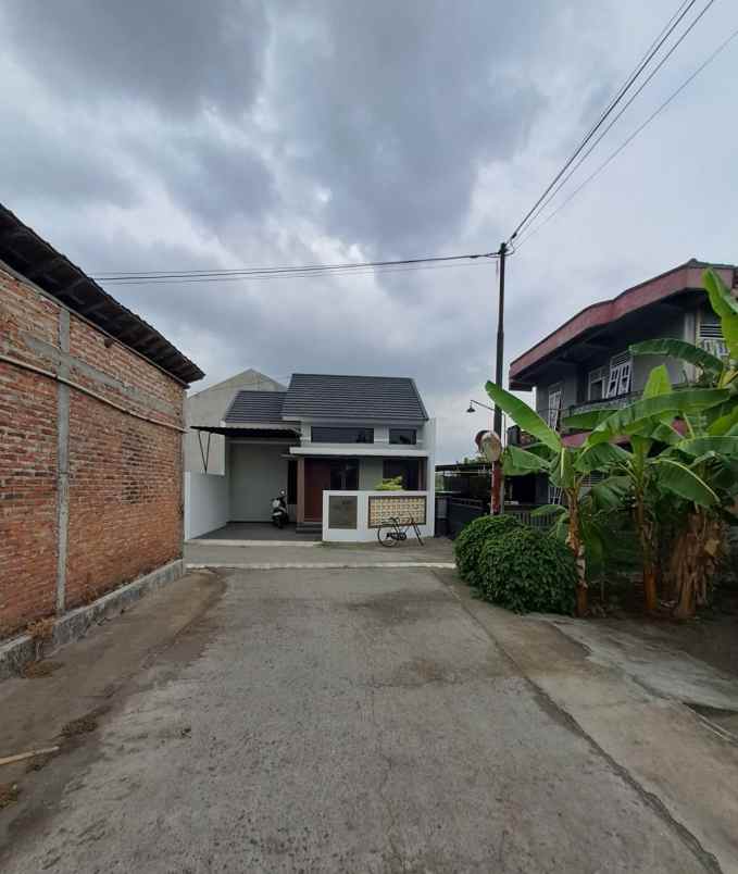 dijual rumah jambidan