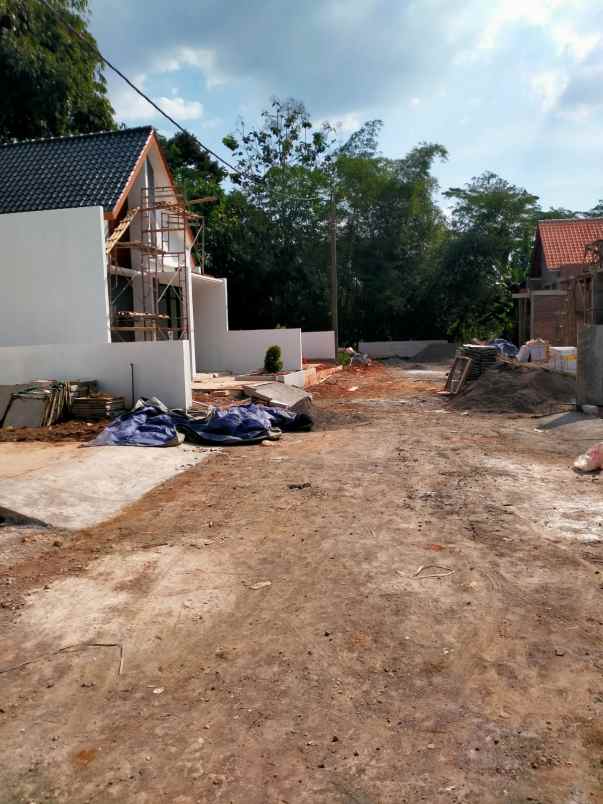 dijual rumah jatirejo