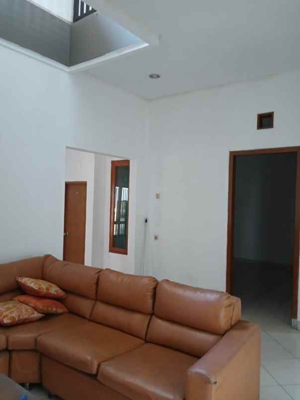 dijual rumah jl bahagia margacinta ciwastra