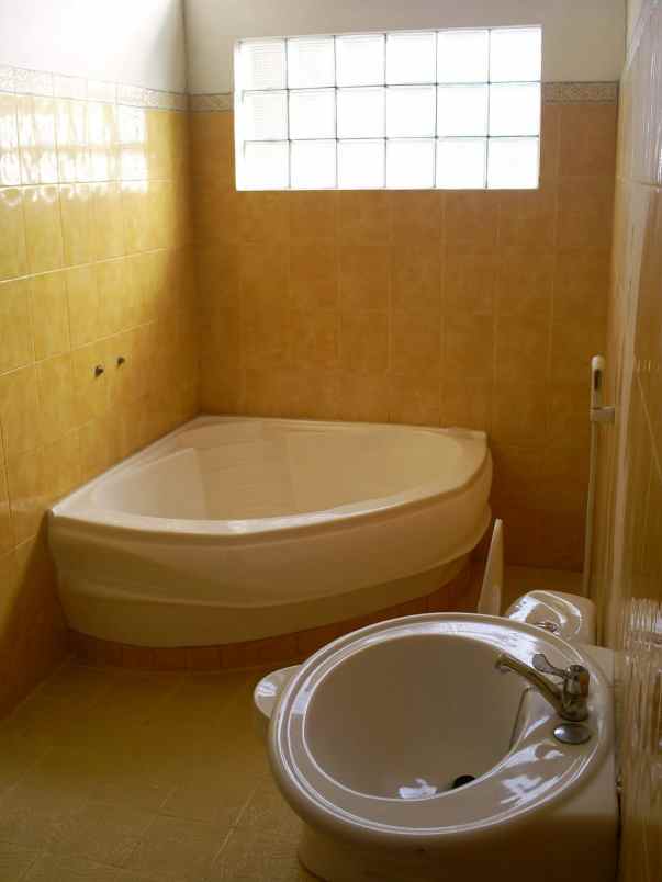 dijual rumah jl bayu putra arteri