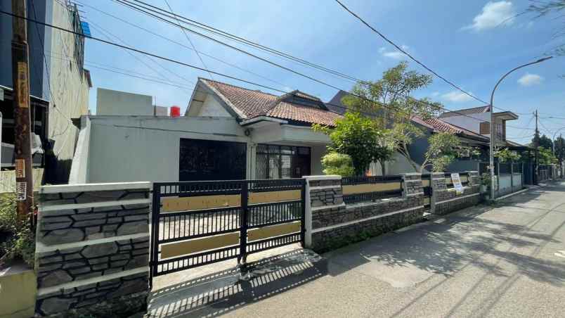 dijual rumah jl buanasqri