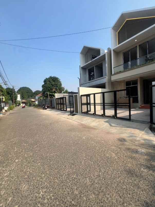 dijual rumah jl caman raya jatibening