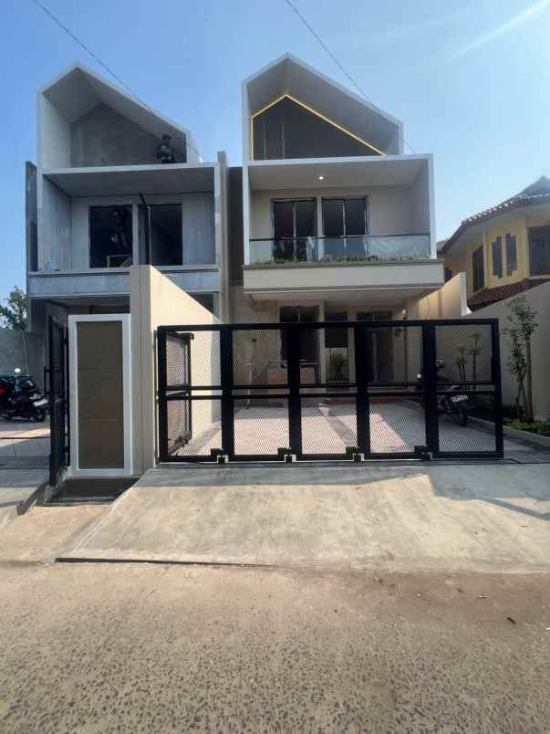 dijual rumah jl caman raya jatibening