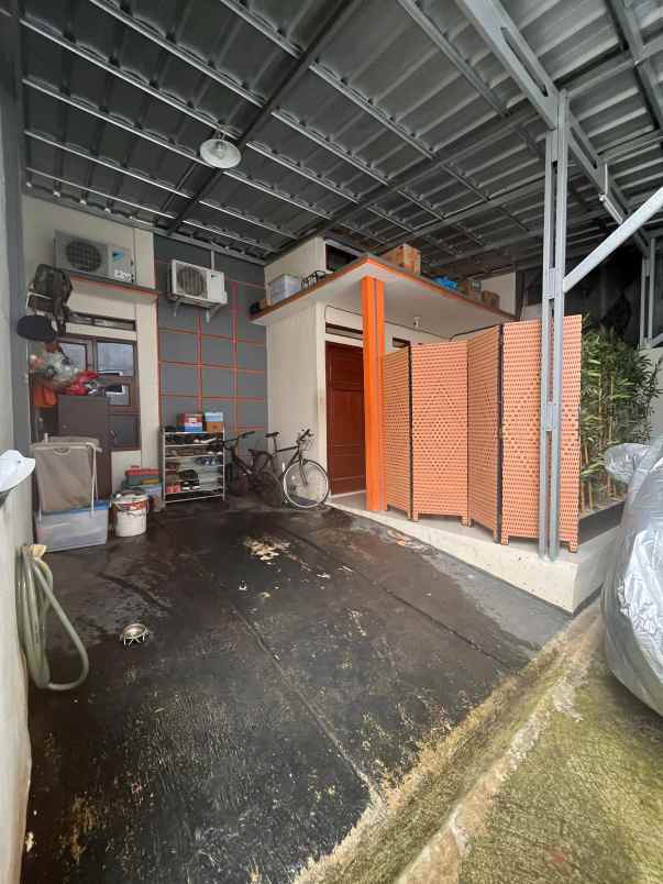 dijual rumah jl caringin