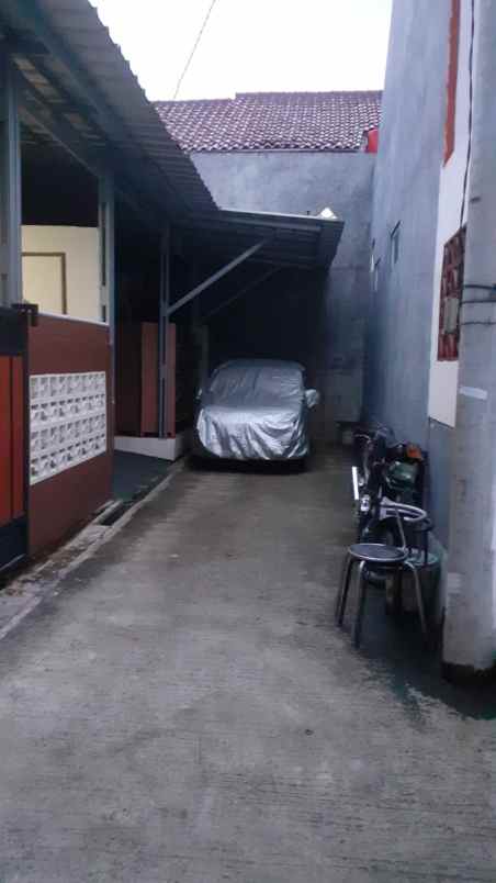 dijual rumah jl caringin