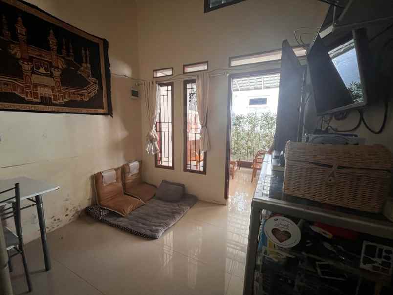 dijual rumah jl caringin