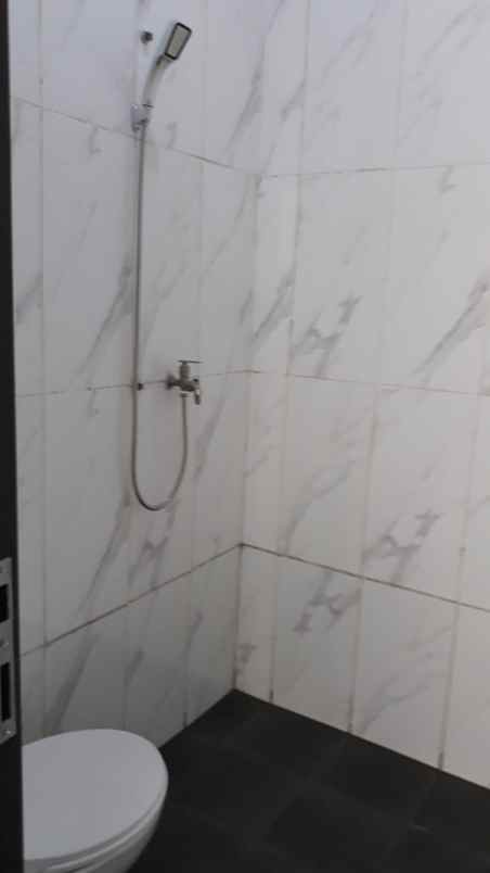 dijual rumah jl cisaranten endah