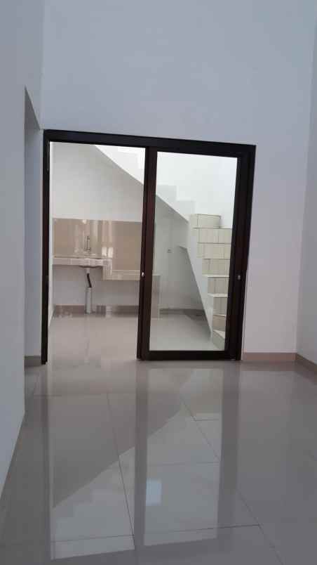 dijual rumah jl cisaranten endah