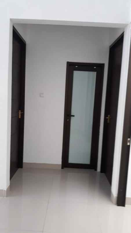 dijual rumah jl cisaranten endah