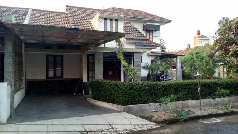 dijual rumah jl gedebage komp bumi