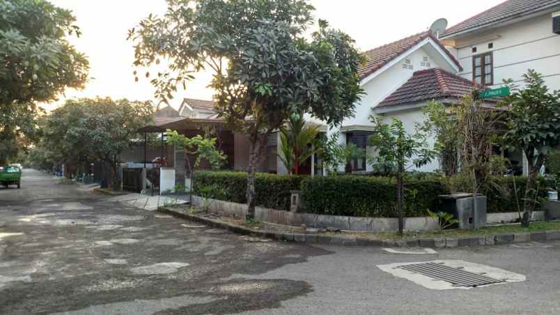 dijual rumah jl gedebage komp bumi