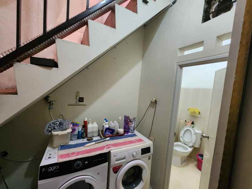 dijual rumah jl jambore