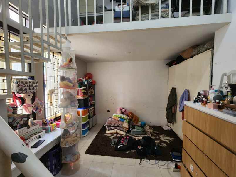 dijual rumah jl jambore