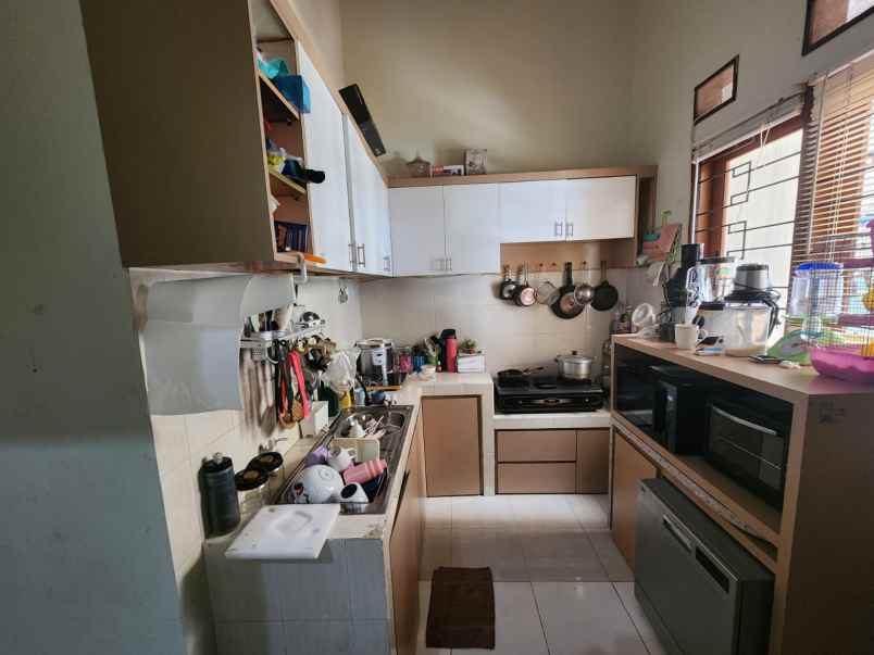 dijual rumah jl jambore