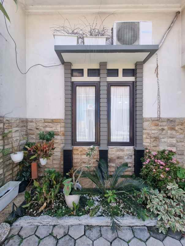 dijual rumah jl jambore