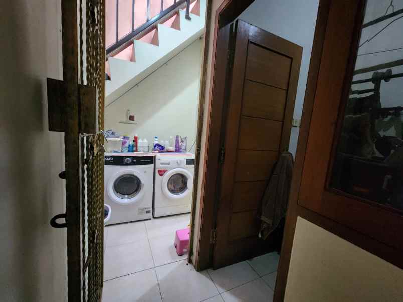 dijual rumah jl jambore