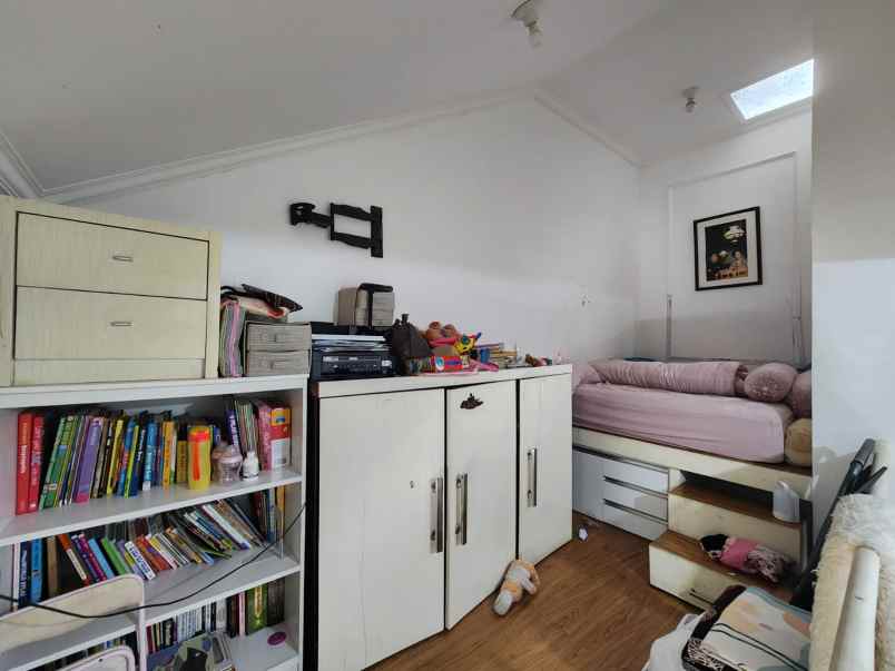 dijual rumah jl jambore