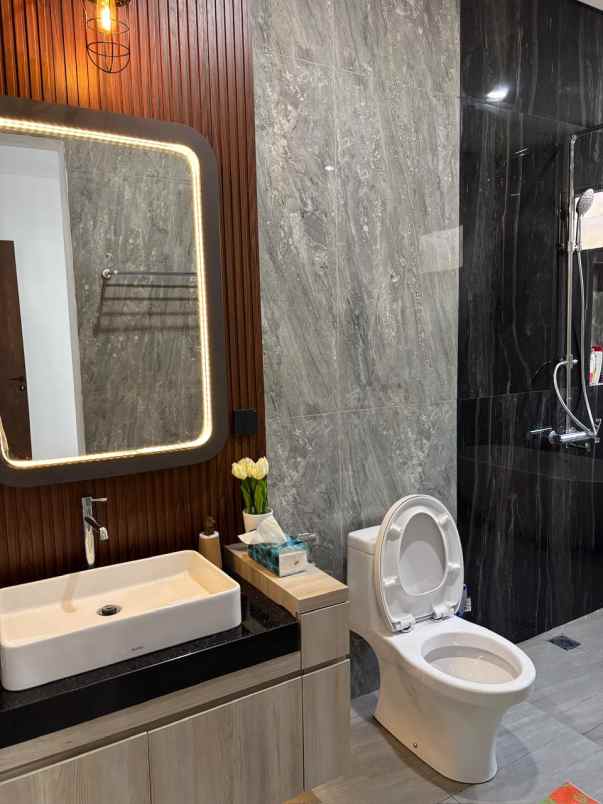 dijual rumah jl kaliurang km 9