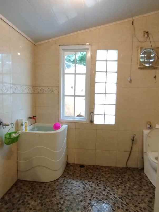 dijual rumah jl keadilan