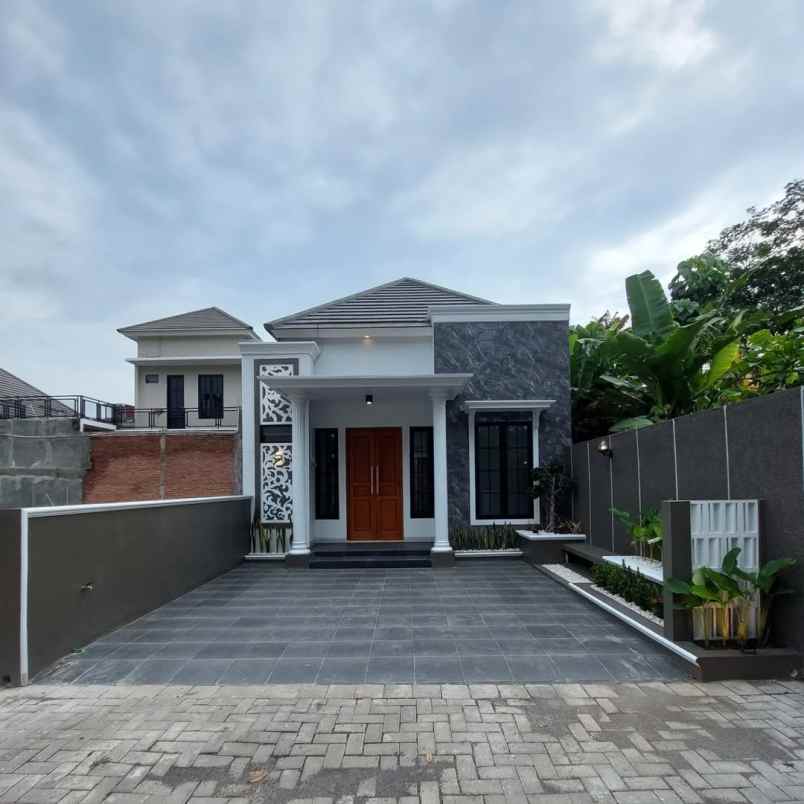dijual rumah jl kebon agung