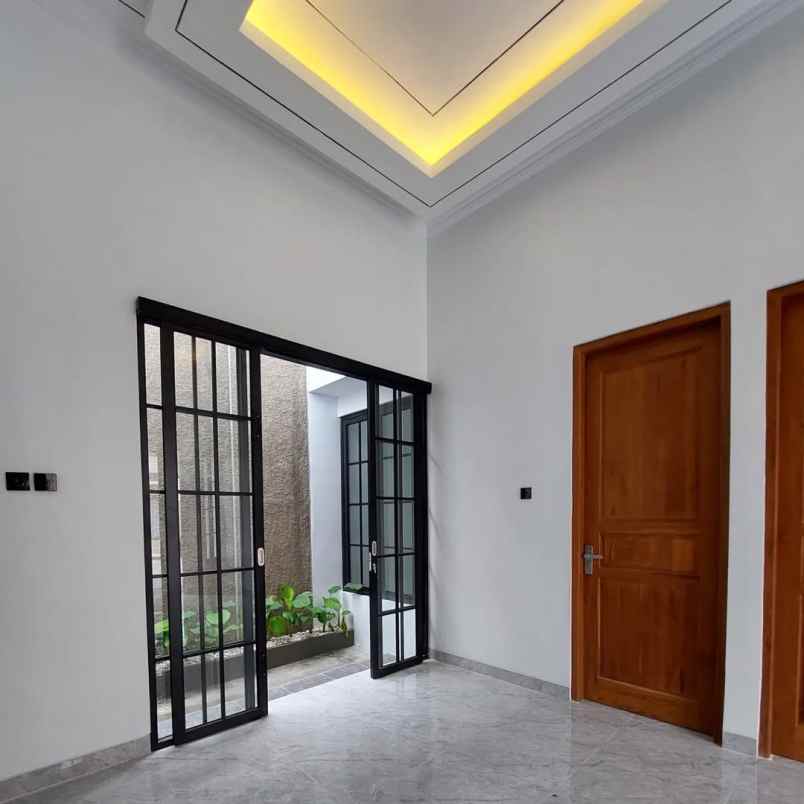 dijual rumah jl kebon agung