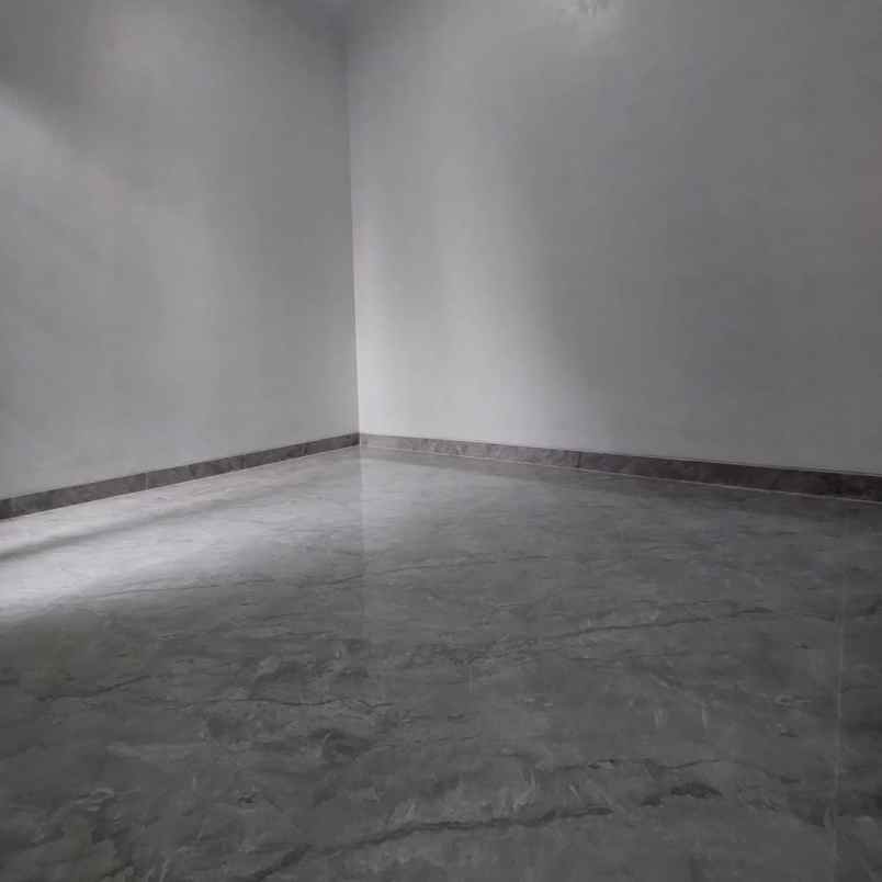 dijual rumah jl kebon agung