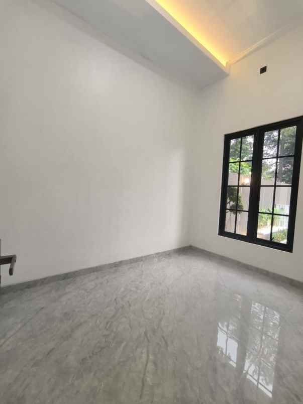 dijual rumah jl kebon agung