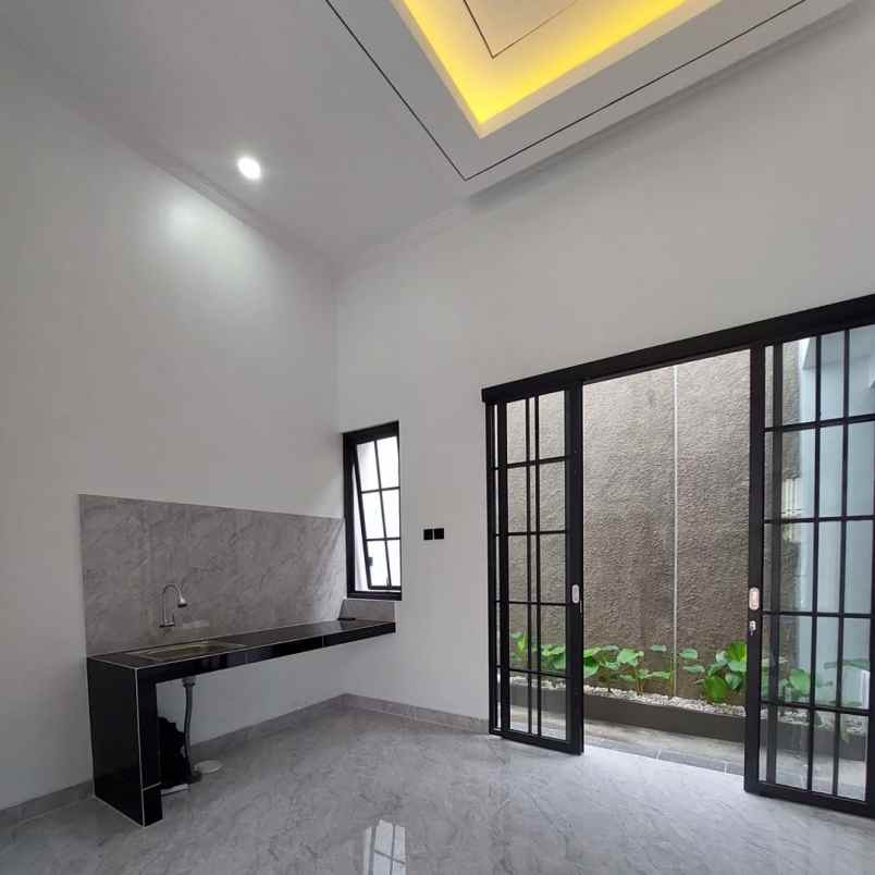 dijual rumah jl kebon agung