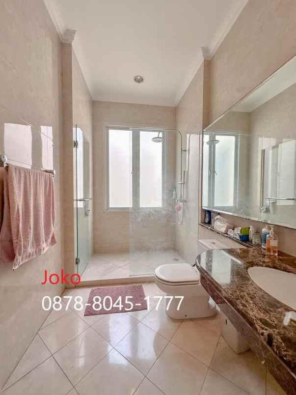 dijual rumah jl kebon kacang