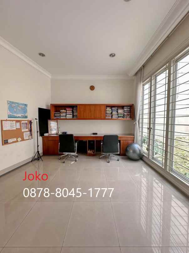 dijual rumah jl kebon kacang