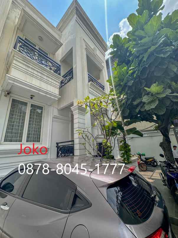 dijual rumah jl kebon kacang