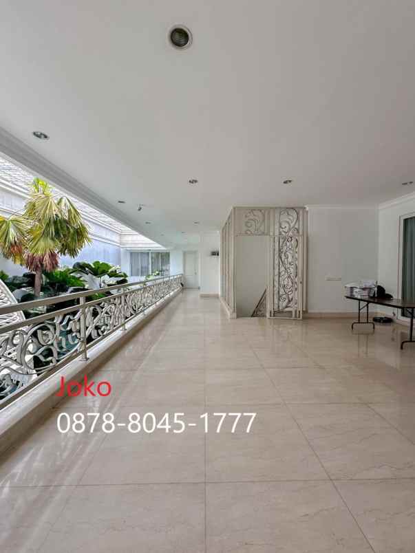 dijual rumah jl kebon kacang