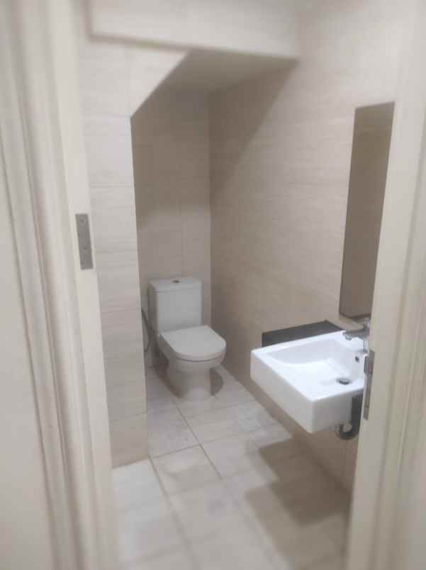 dijual rumah jl kresek raya duri