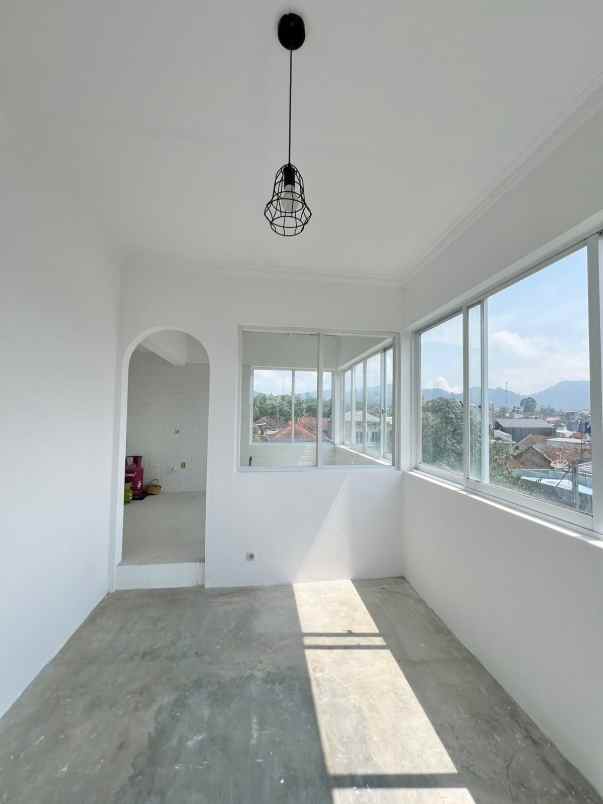 dijual rumah jl lembang