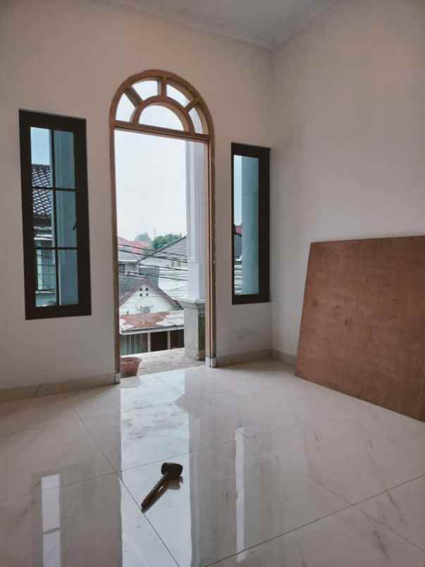 dijual rumah jl macan jagakarsa kec