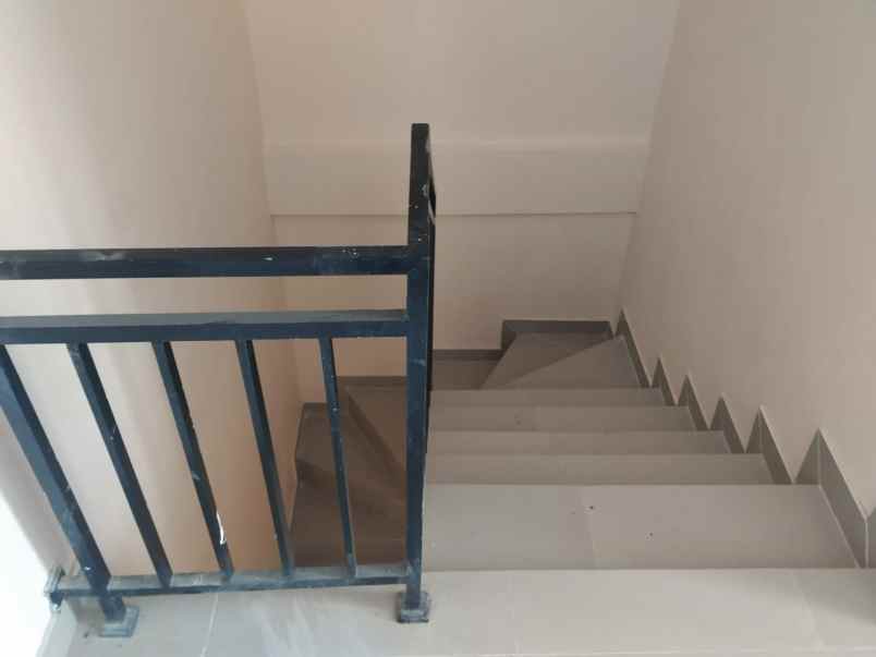 dijual rumah jl pengantin ali no 1 c rt