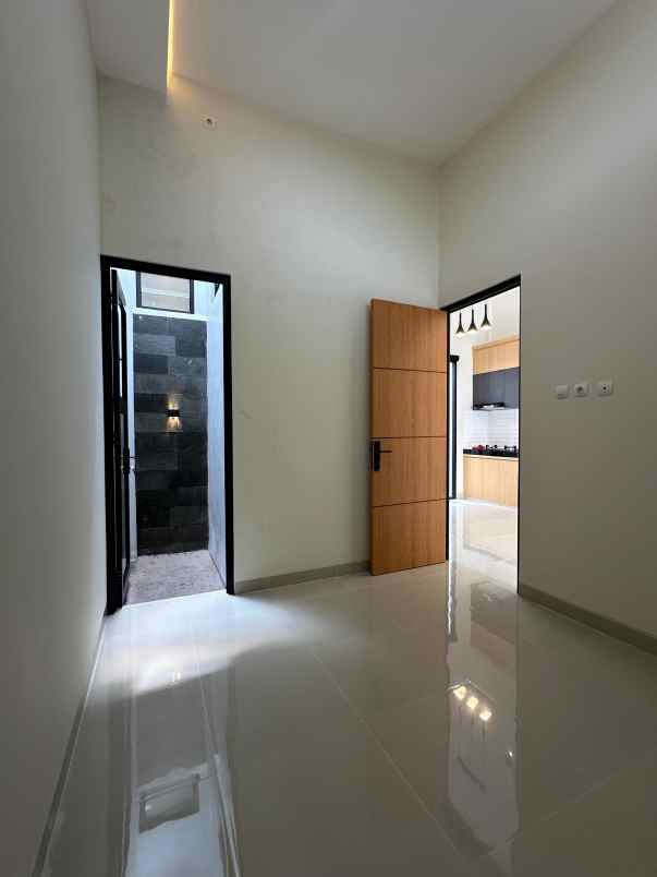 dijual rumah jl purbaya warak