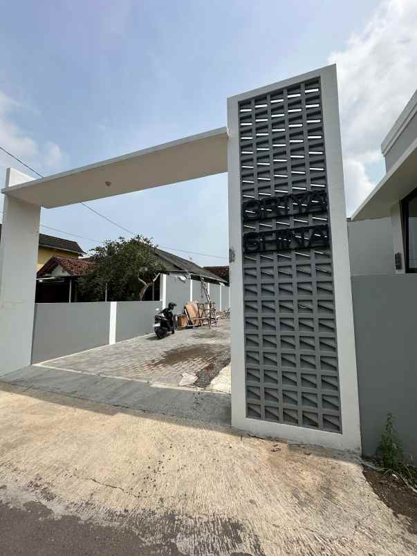 dijual rumah jl purbaya warak