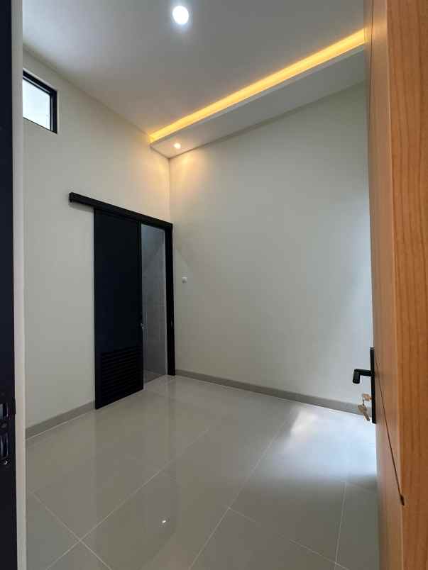 dijual rumah jl purbaya warak