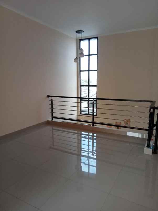 dijual rumah jl raya abdul gani