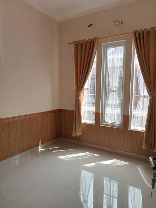 dijual rumah jl raya abdul gani