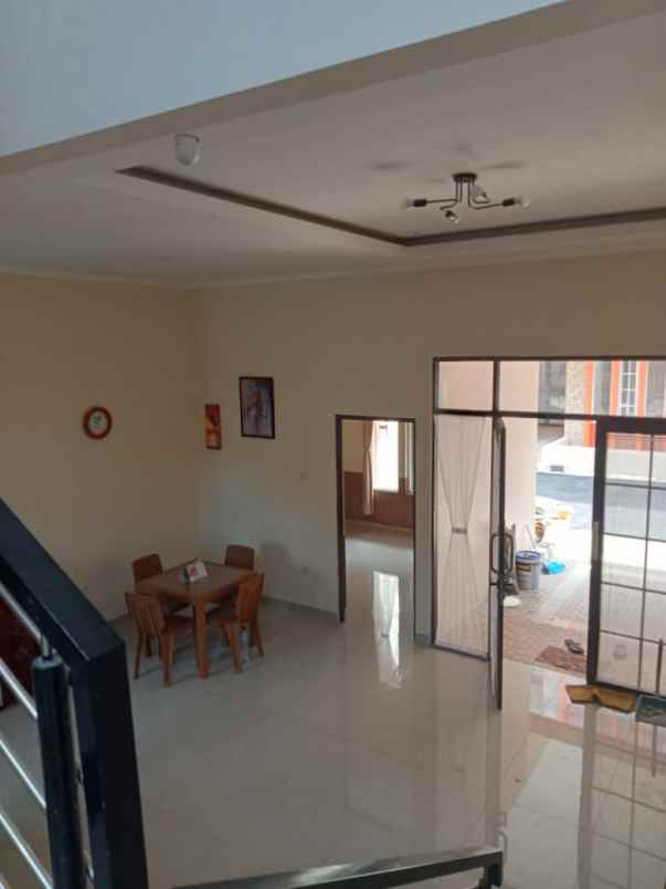 dijual rumah jl raya abdul gani