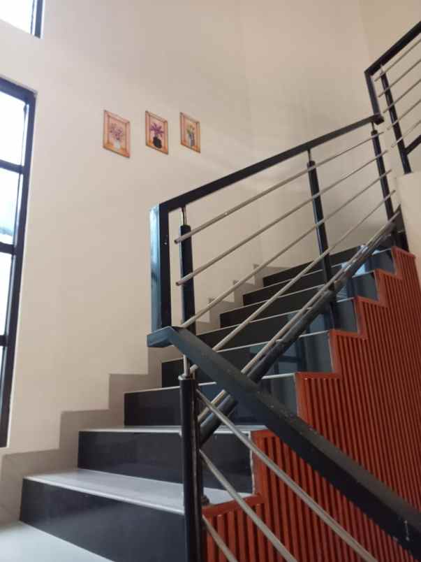 dijual rumah jl raya abdul gani