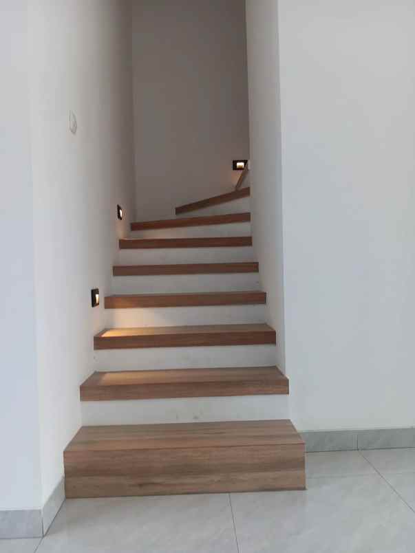 dijual rumah jl raya caman jatibening