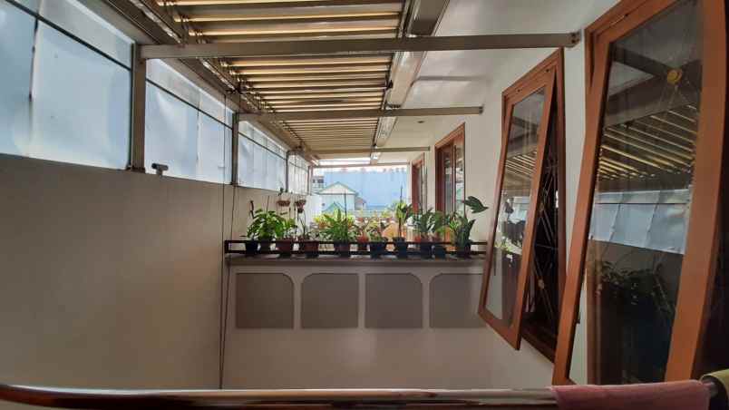 dijual rumah jln lembang