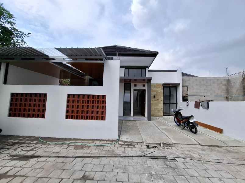 dijual rumah kalitirto