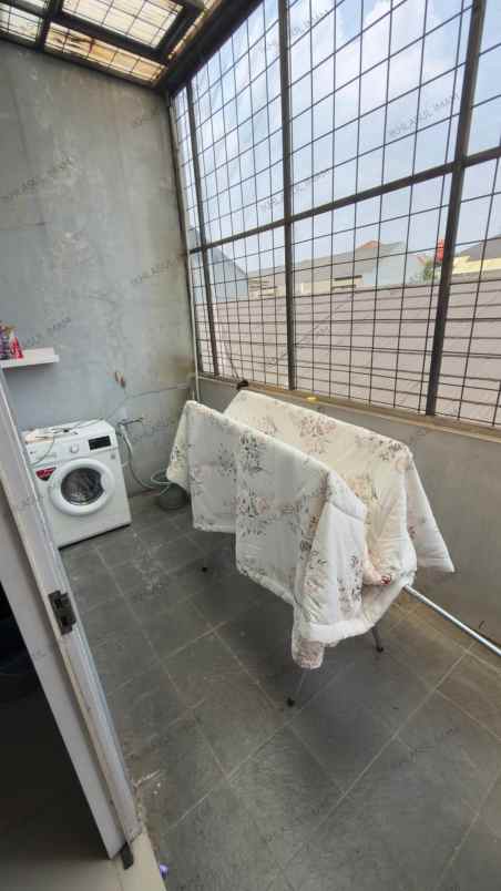 dijual rumah karang tengah