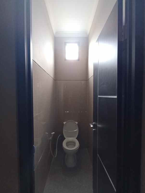 dijual rumah kayana regency